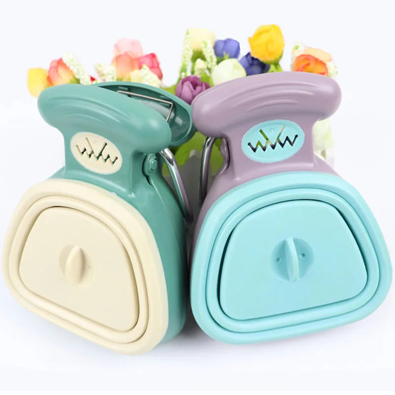 Pelle ramasse-crottes pliable pour chiens avec 1 rouleau de sacs décomposables – Outil de nettoyage pour ramasser les excréments.